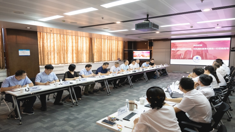 中機(jī)國際董事長謝克一行赴中汽工程交流學(xué)習(xí)