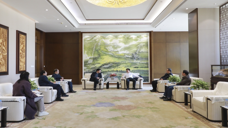 長沙市政府黨組成員、副市長覃佐彥一行調(diào)研中機(jī)國際